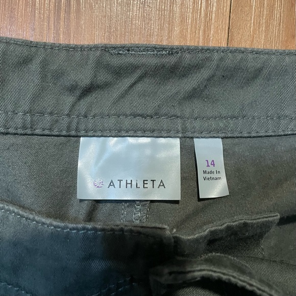 Shorts - Picture 3 of 3